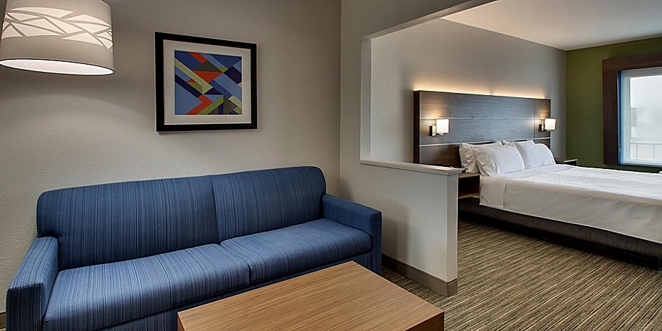 Holiday Inn Express & Suites Waukegan